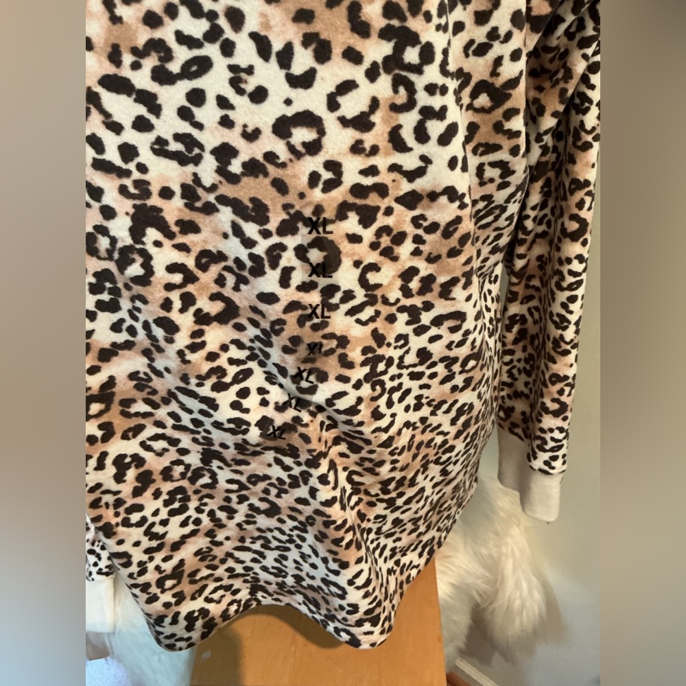 Cuddl Duds Leopard Print Pajama Set - Picture 6 of 11